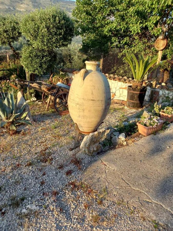 Le Capanne Di Villa Margherita Sonnino Extérieur photo