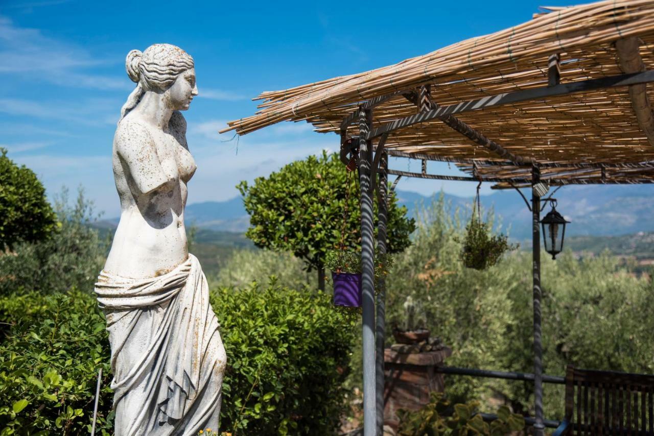 Le Capanne Di Villa Margherita Sonnino Extérieur photo