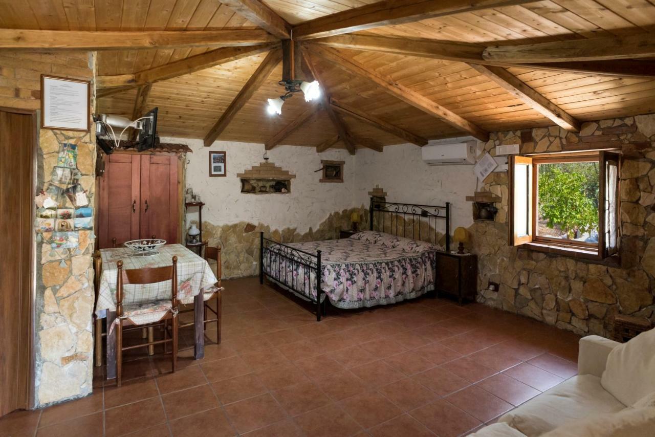 Le Capanne Di Villa Margherita Sonnino Extérieur photo