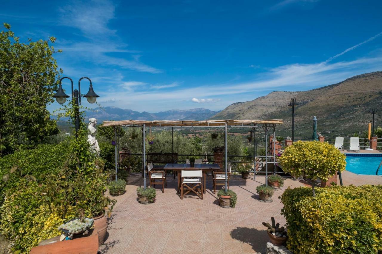 Le Capanne Di Villa Margherita Sonnino Extérieur photo