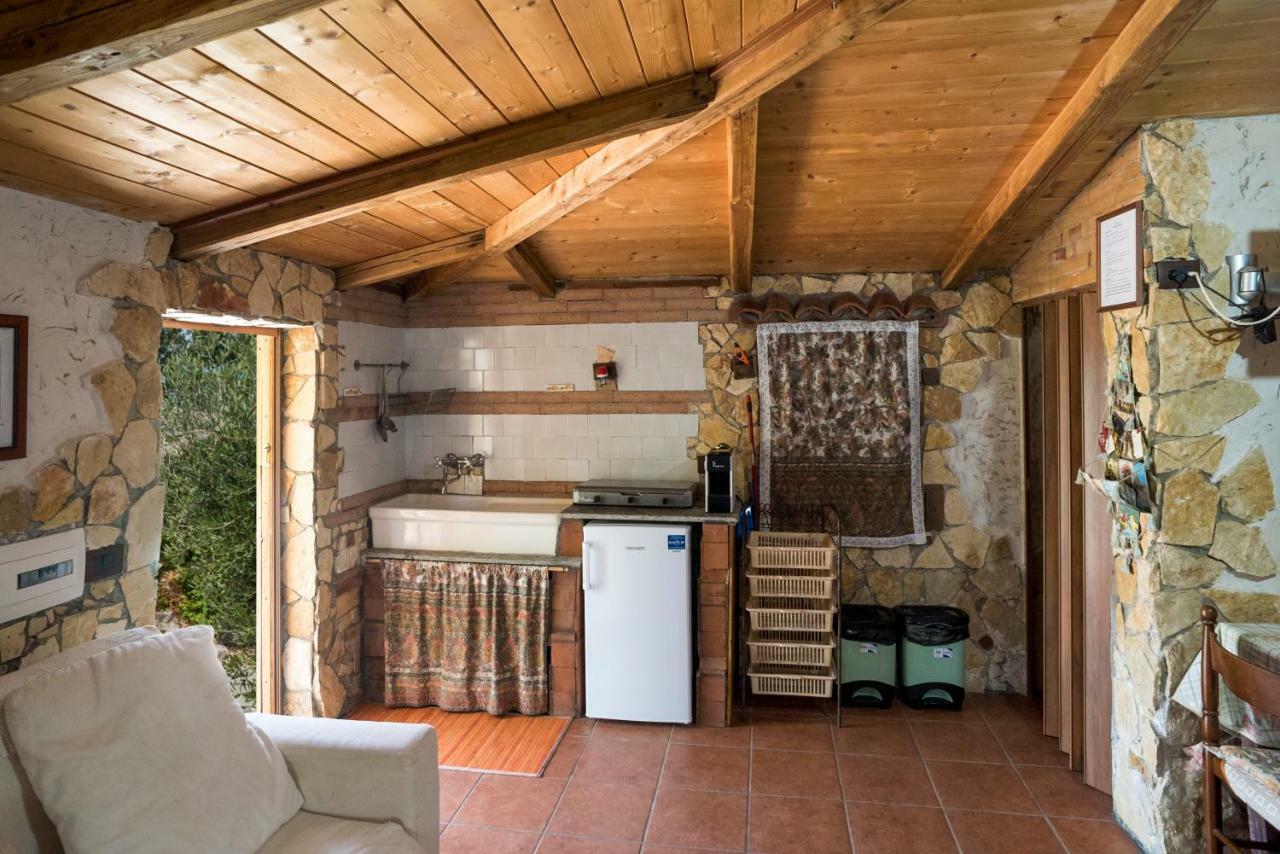 Le Capanne Di Villa Margherita Sonnino Extérieur photo