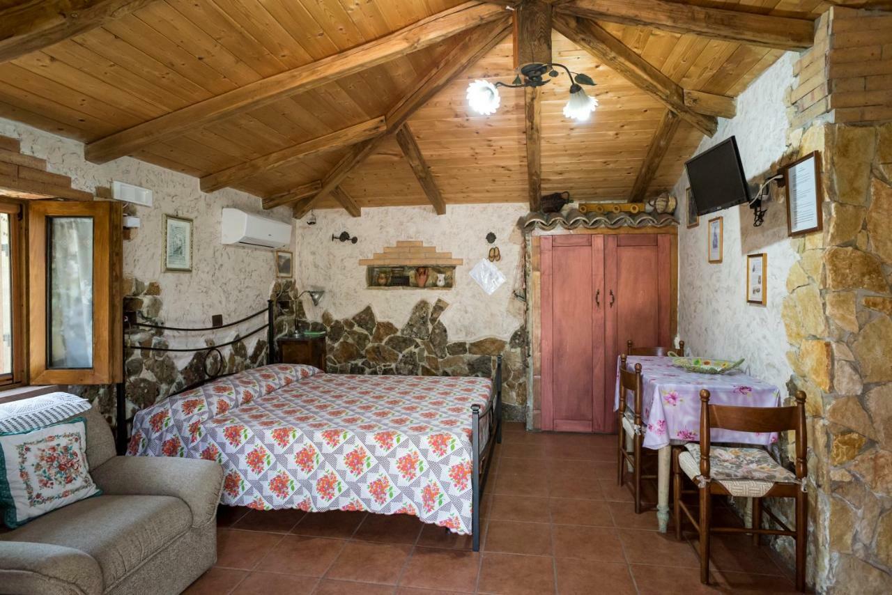 Le Capanne Di Villa Margherita Sonnino Extérieur photo