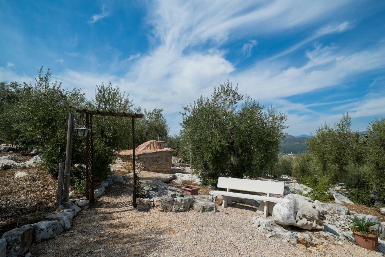Le Capanne Di Villa Margherita Sonnino Extérieur photo