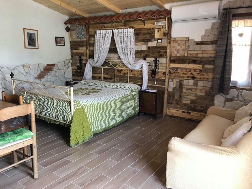 Le Capanne Di Villa Margherita Sonnino Extérieur photo